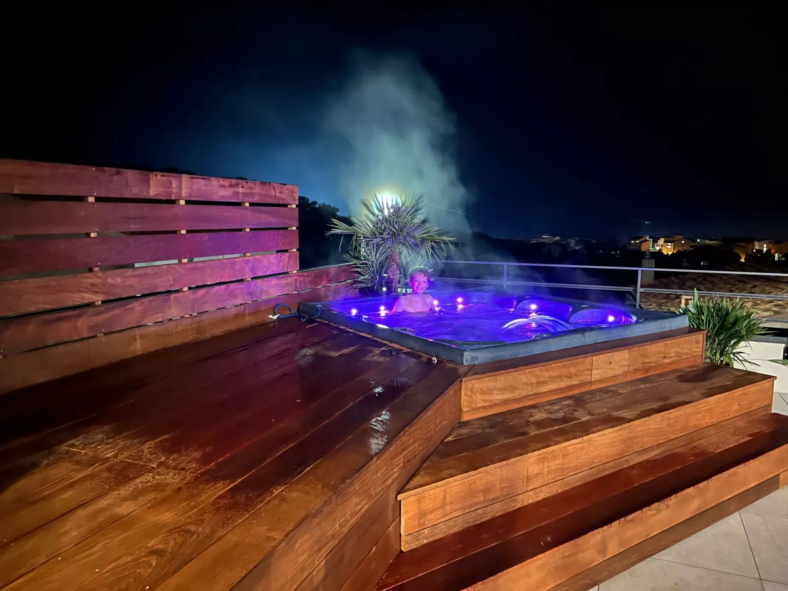 ISULA-RED_BEAUTIFUL_VIEW.-Buiten