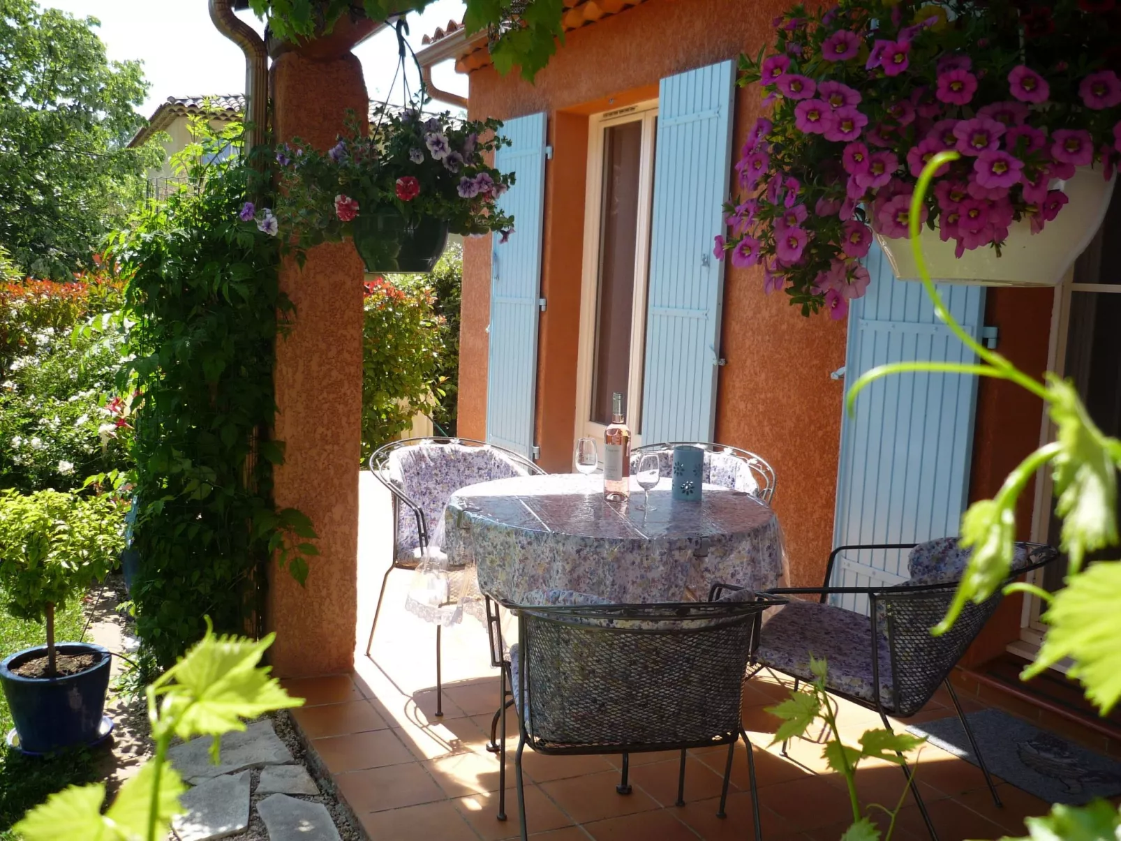 Komfortables Ferienhaus mit Gemeinschaftspool-Image-tags.info