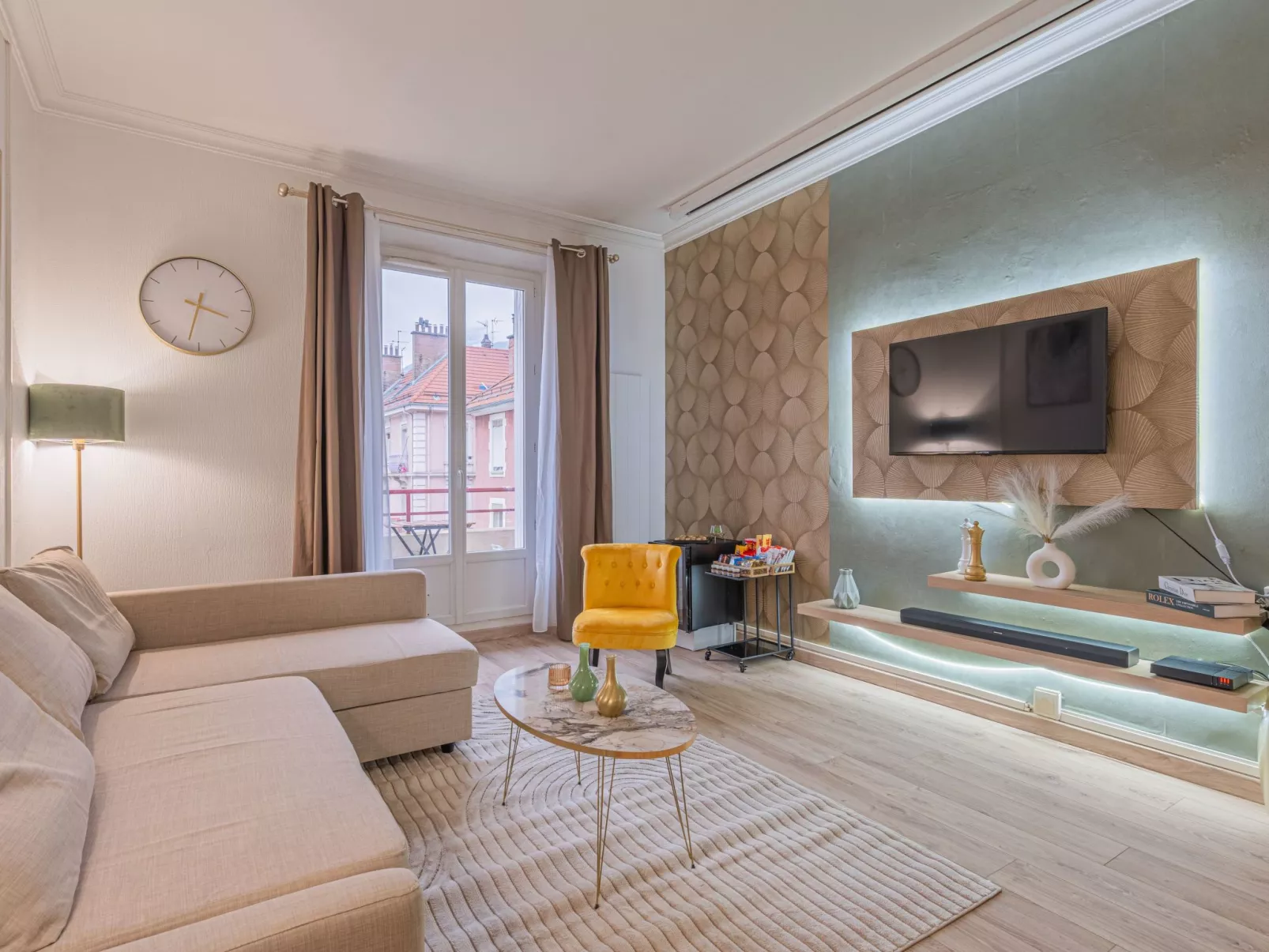 Ferienwohnung "Luxury Cinéphile"