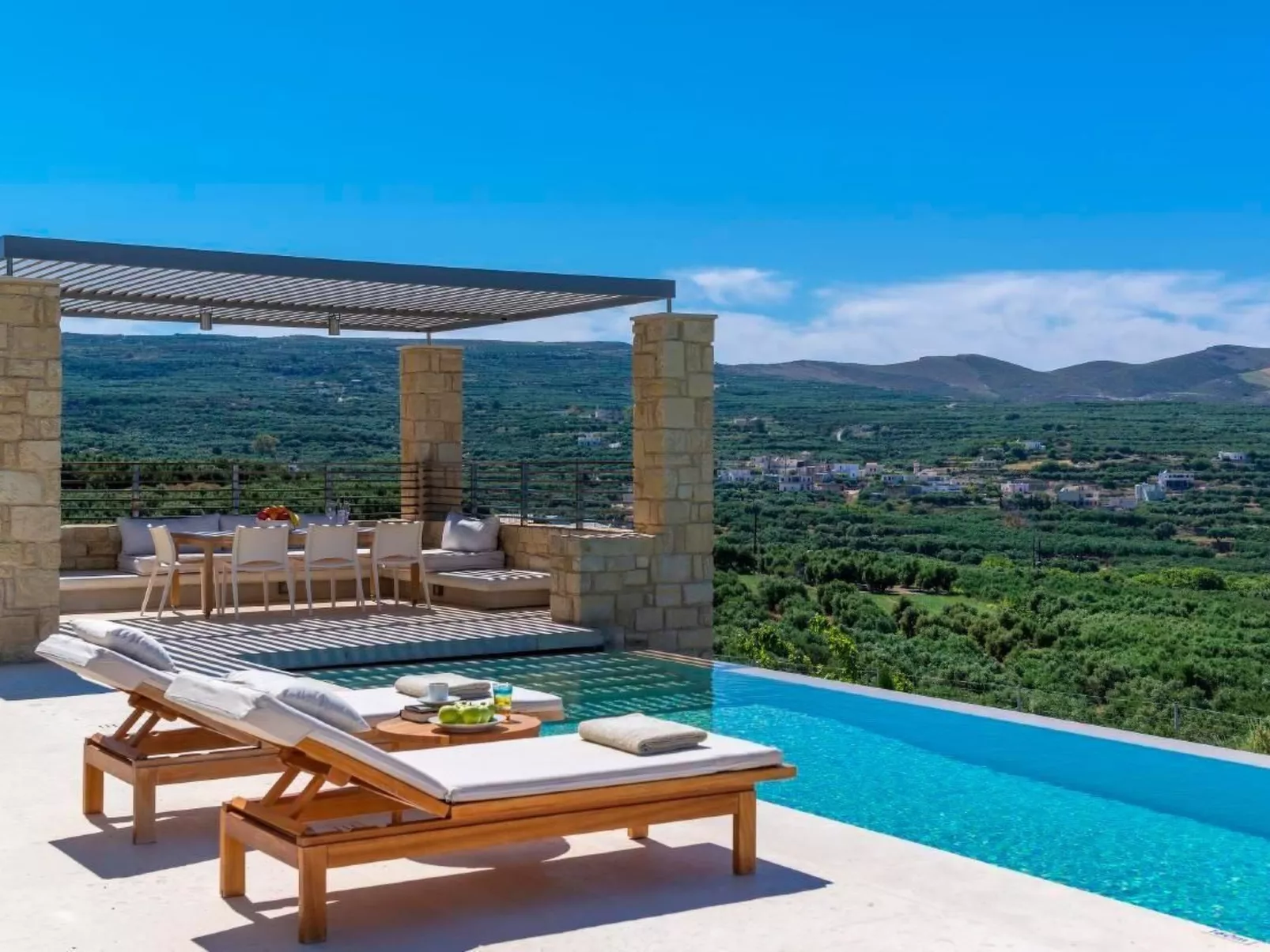 "Villa Charisma" mit eigenem Pool-Binnen