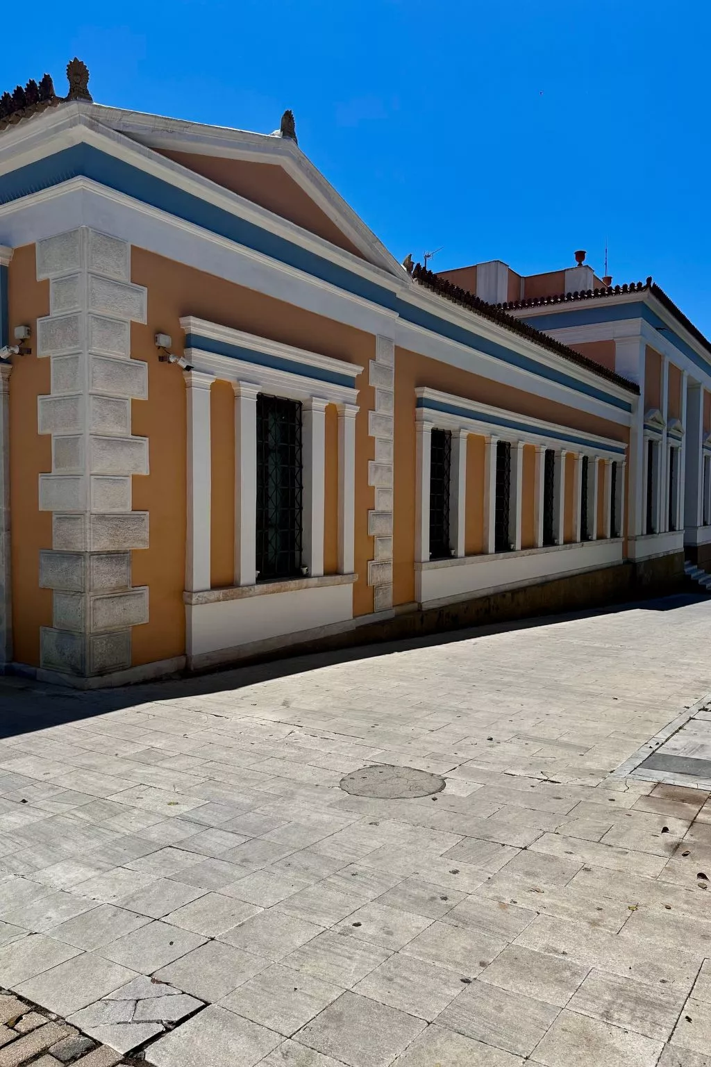 Familienrückzug mit Meerblick in den Genari Apartments-Buiten