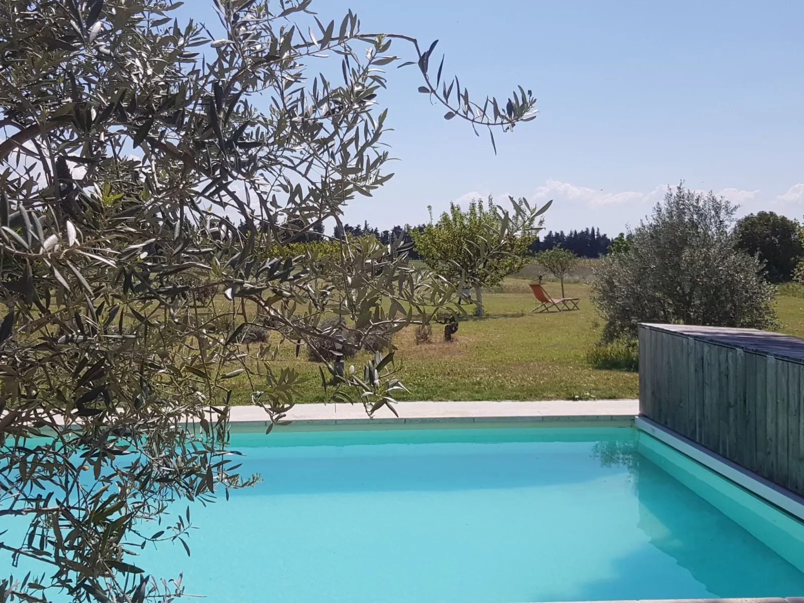 Charmantes Bauernhaus in der Provence-Buiten