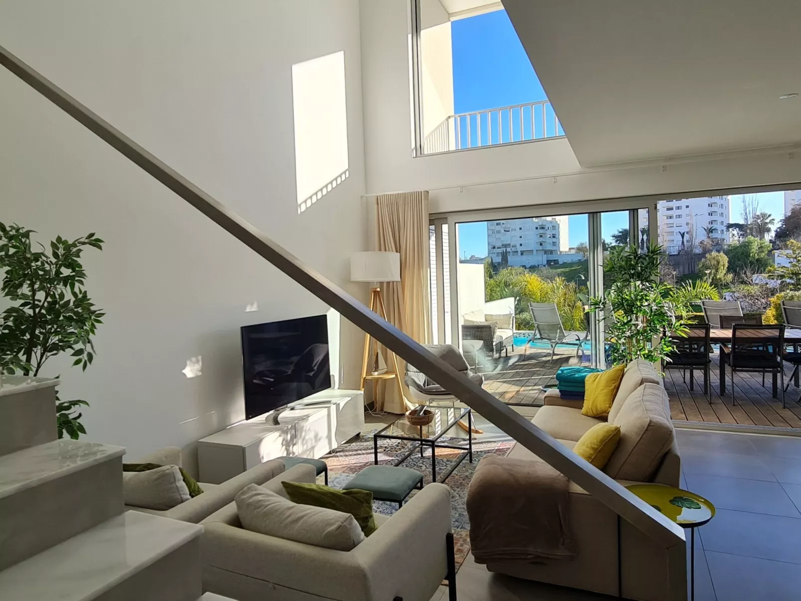 Villa Ray Design mit privatem beheizbarem Pool-Binnen