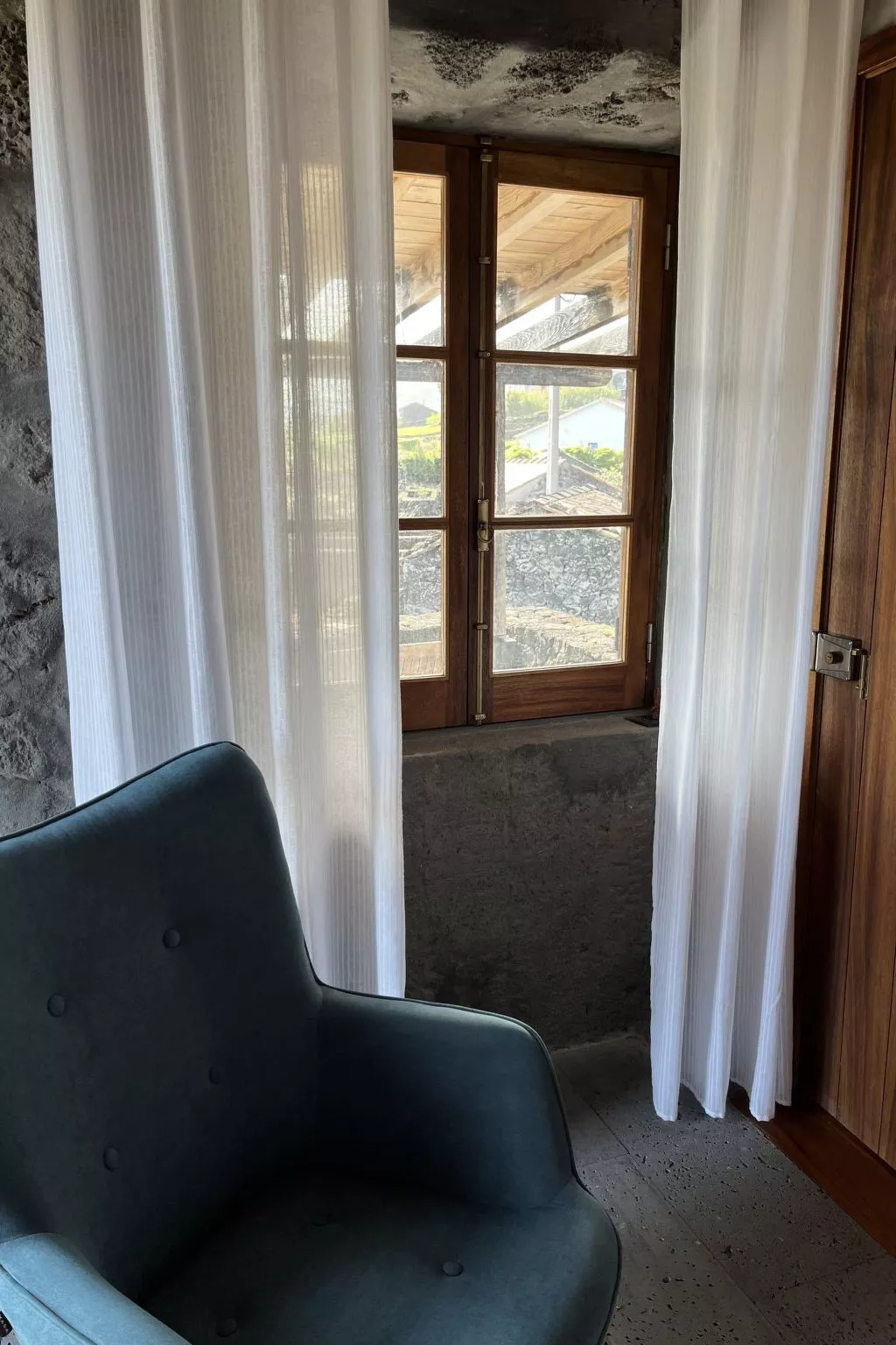 "Vinea Lava" mit Blick auf das Wasser-Binnen