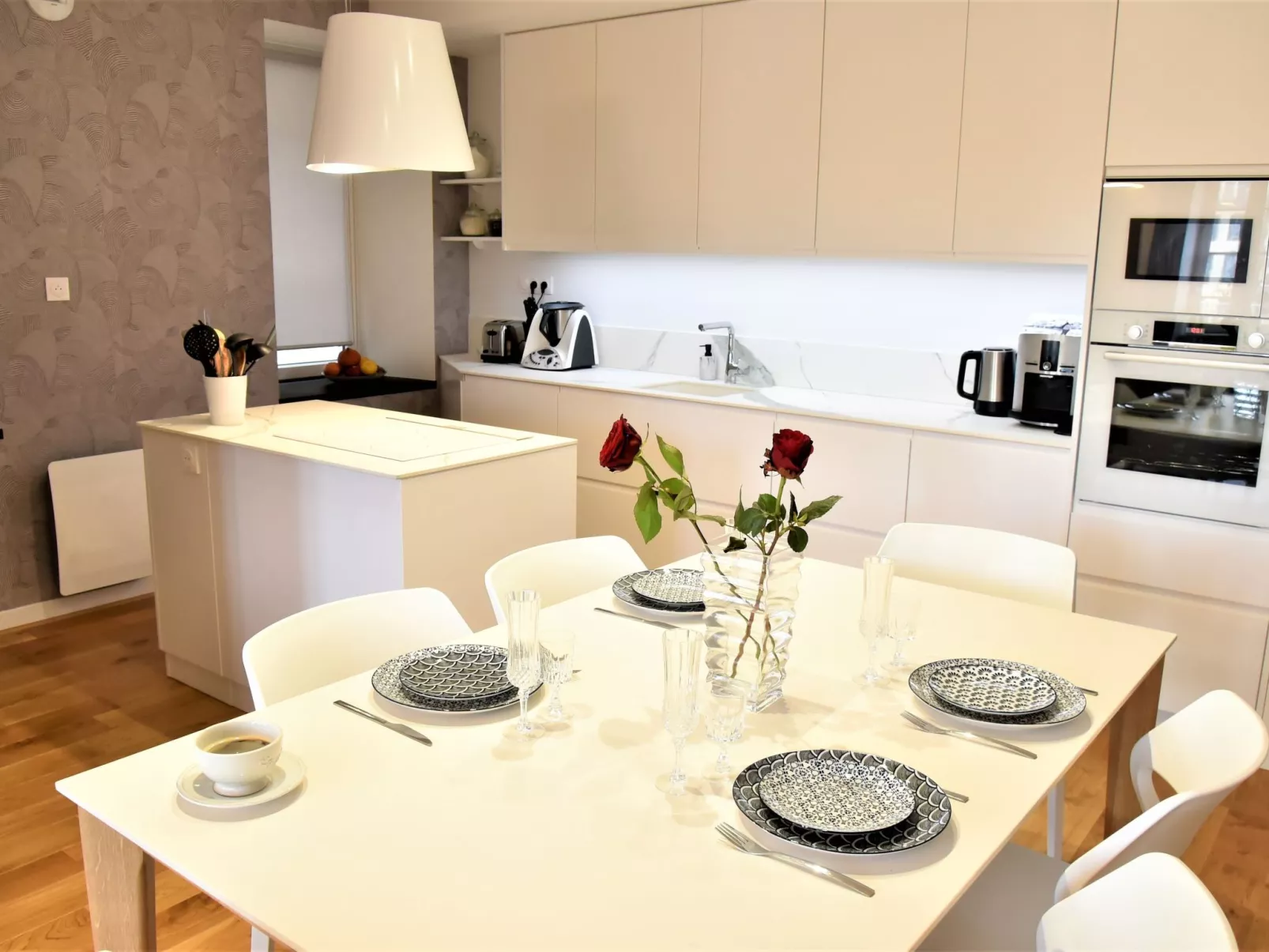 "La Maison du Quai" (Das Haus am Kai)-Image-tags.info