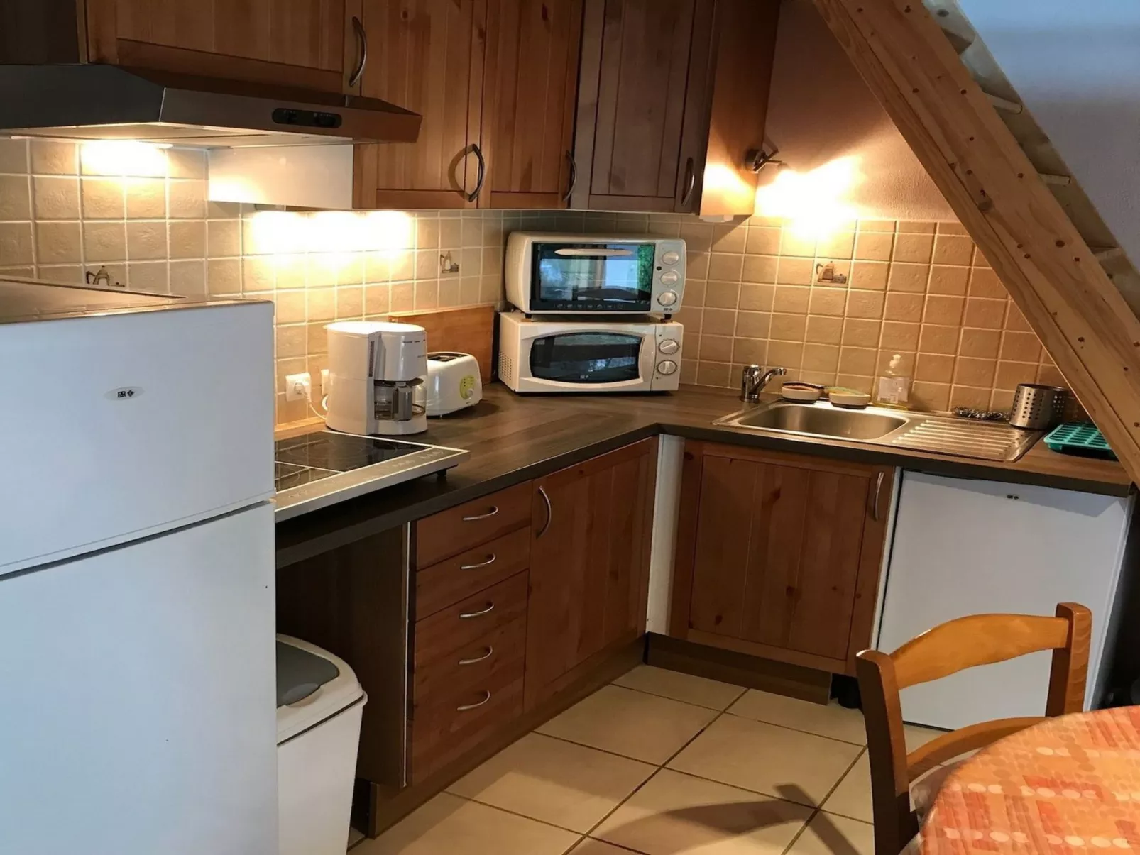 Wassermühle am Fluss-Binnen