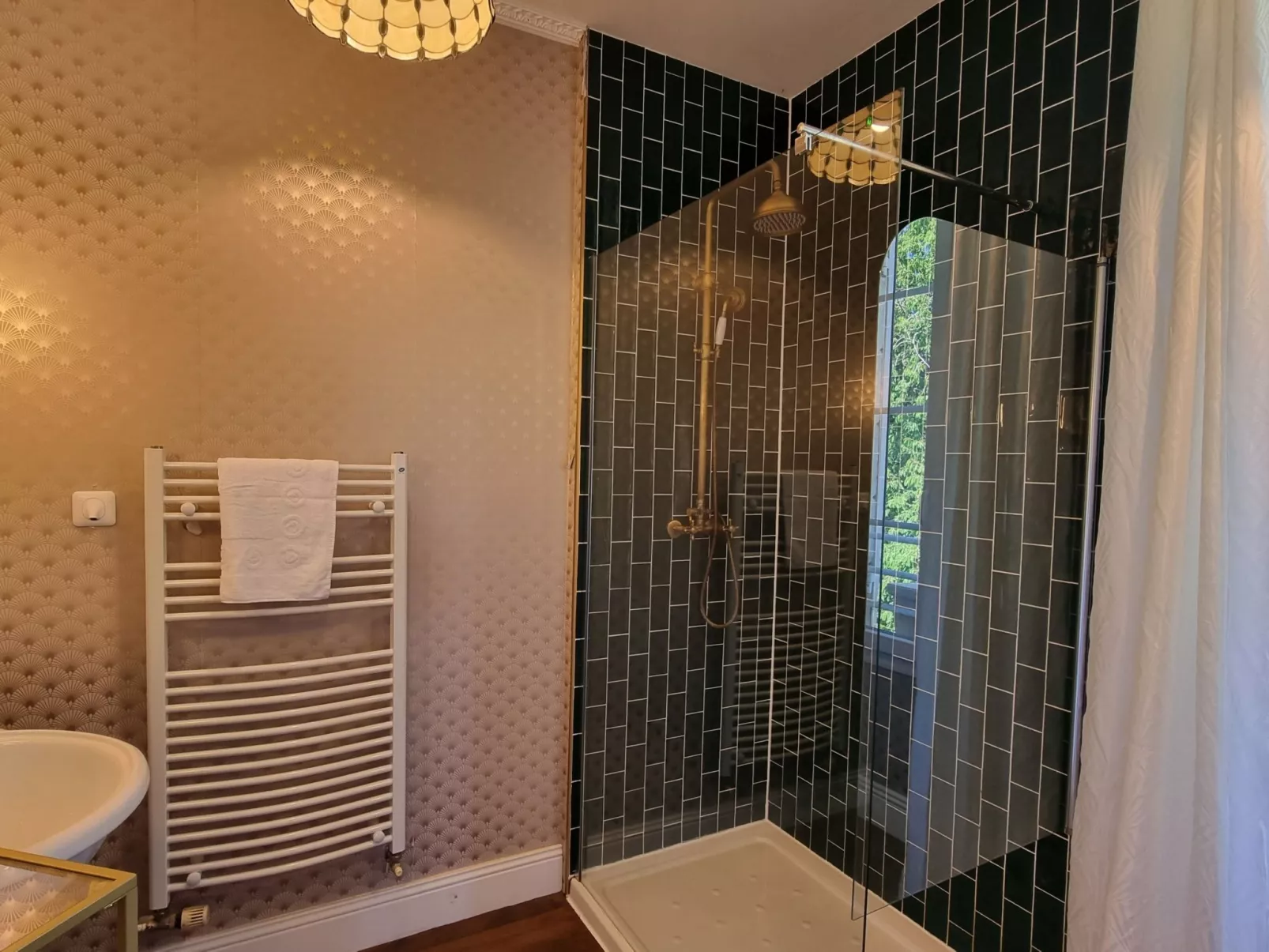 8-Zimmer-Schloss mit Pool und eigenem Park-Binnen