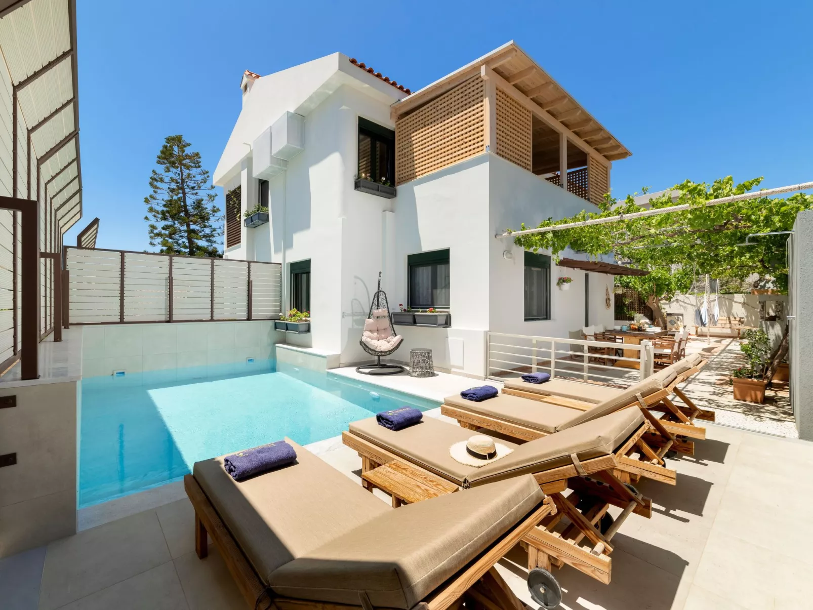 Luxuriöser Villenkomplex mit 14-16 Schlafzimmern in Strandnähe-Image-tags.info