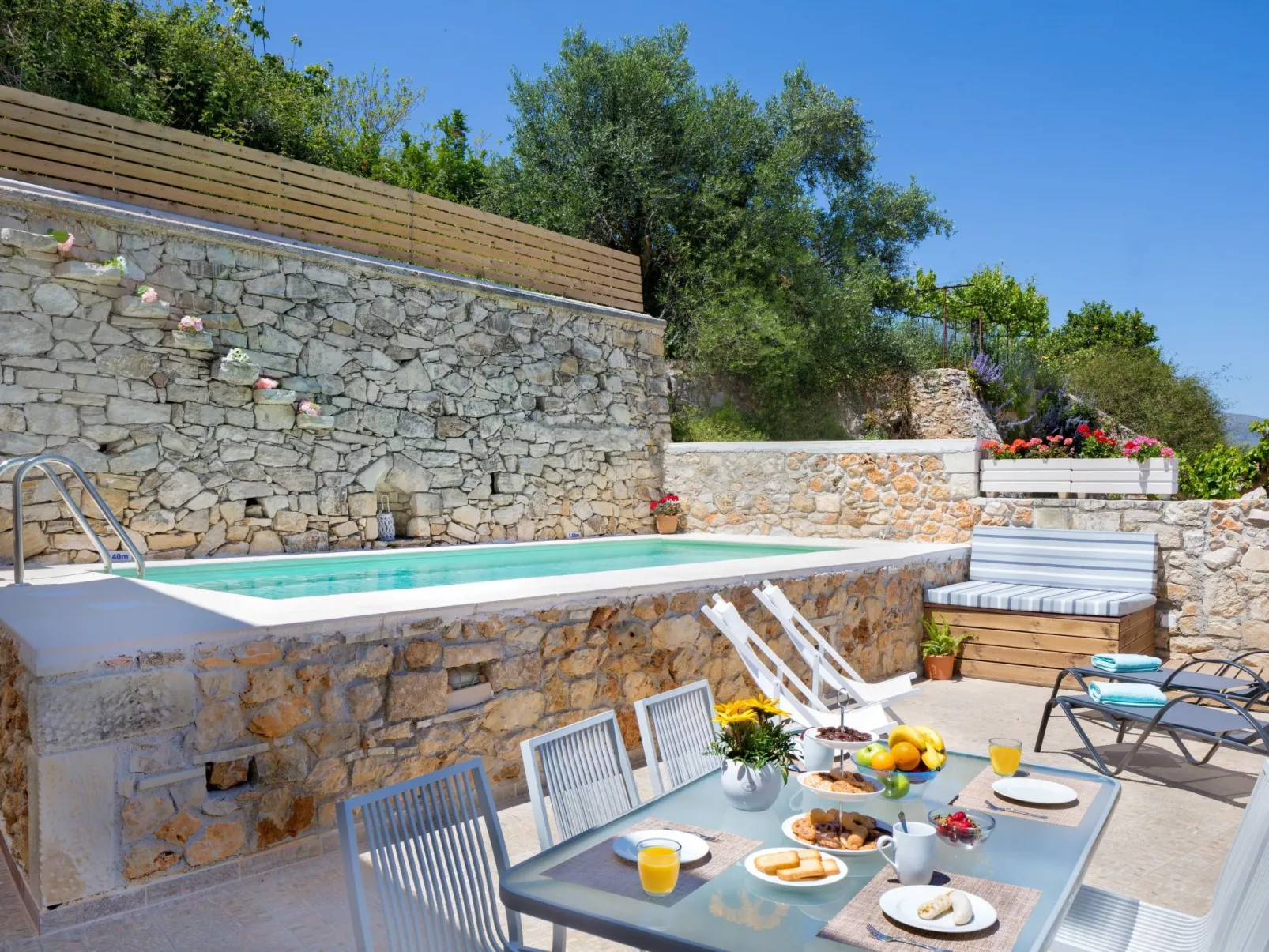 "Villa Aladanos" mit privatem Pool-Buiten