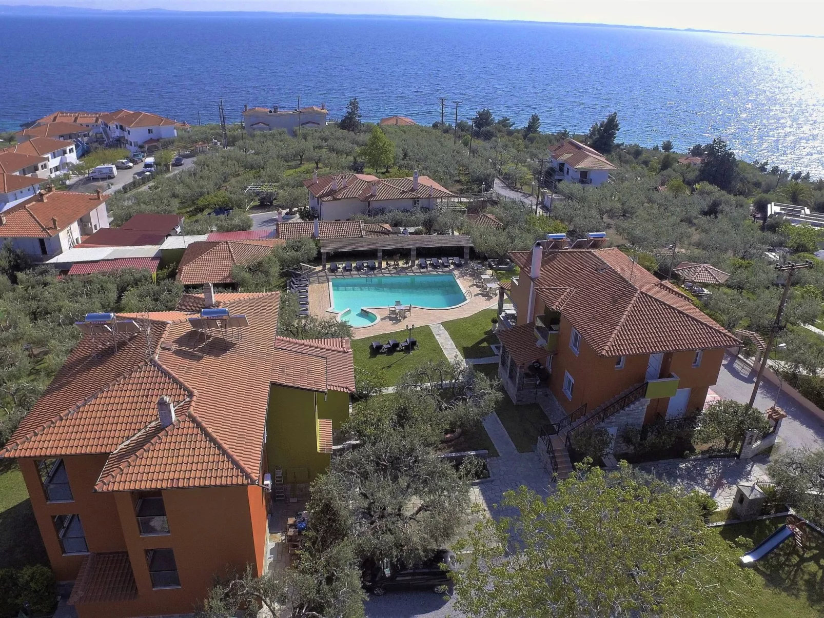 Elegantes Apartment im Erdgeschoss mit Gartenblick-Buiten