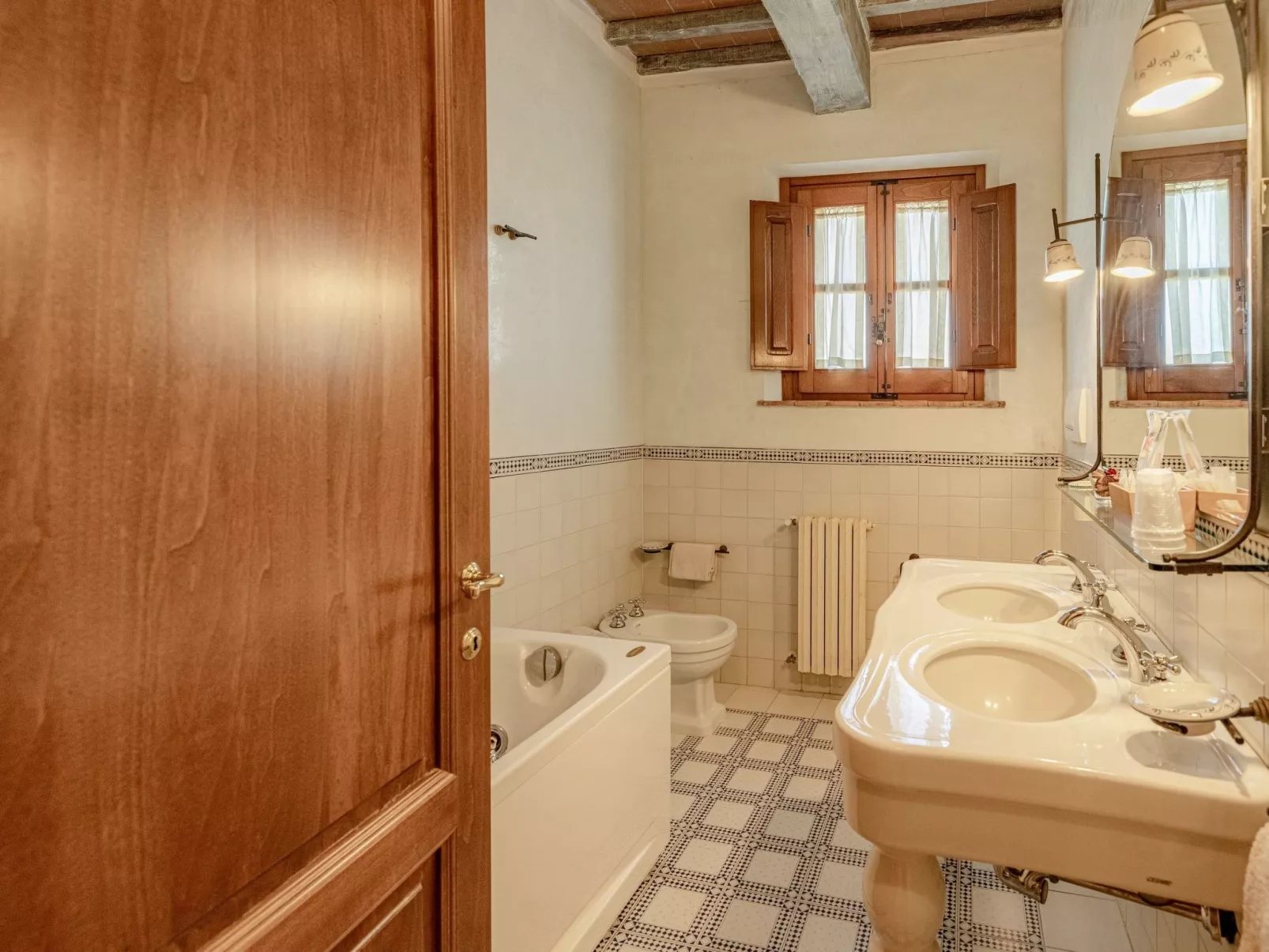 "Zypressen B4" mit Pool-Binnen