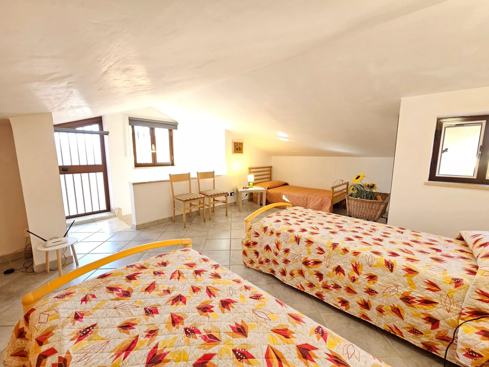 Helle mediterrane Villa mit Veranda und Garten-Image-tags.info