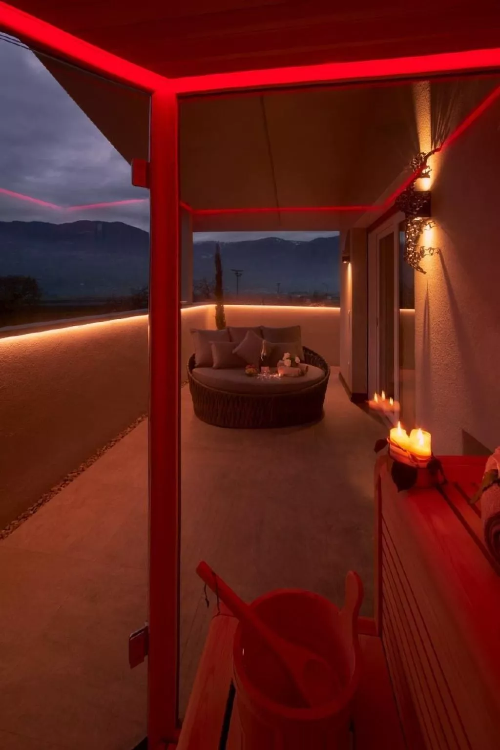 Fewo mit Wellness-Einrichtung-Buiten