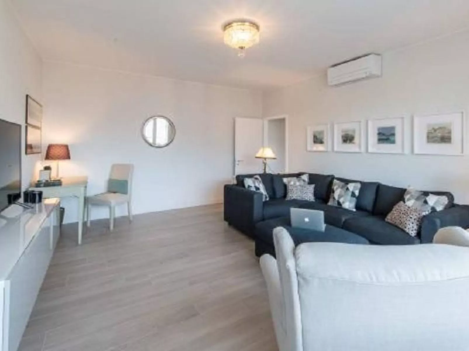 Elegante Penthouse-Wohnung mit Seeblick-Binnen