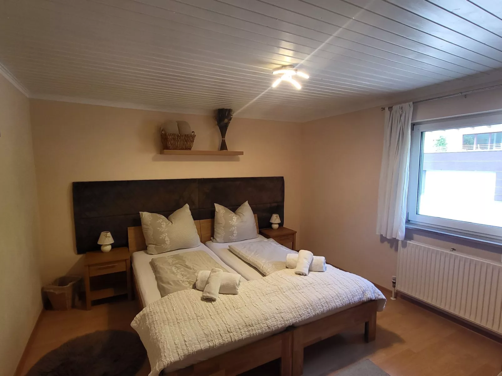 Geräumige Wohnung mit zwei Schlafzimmern und Balkon