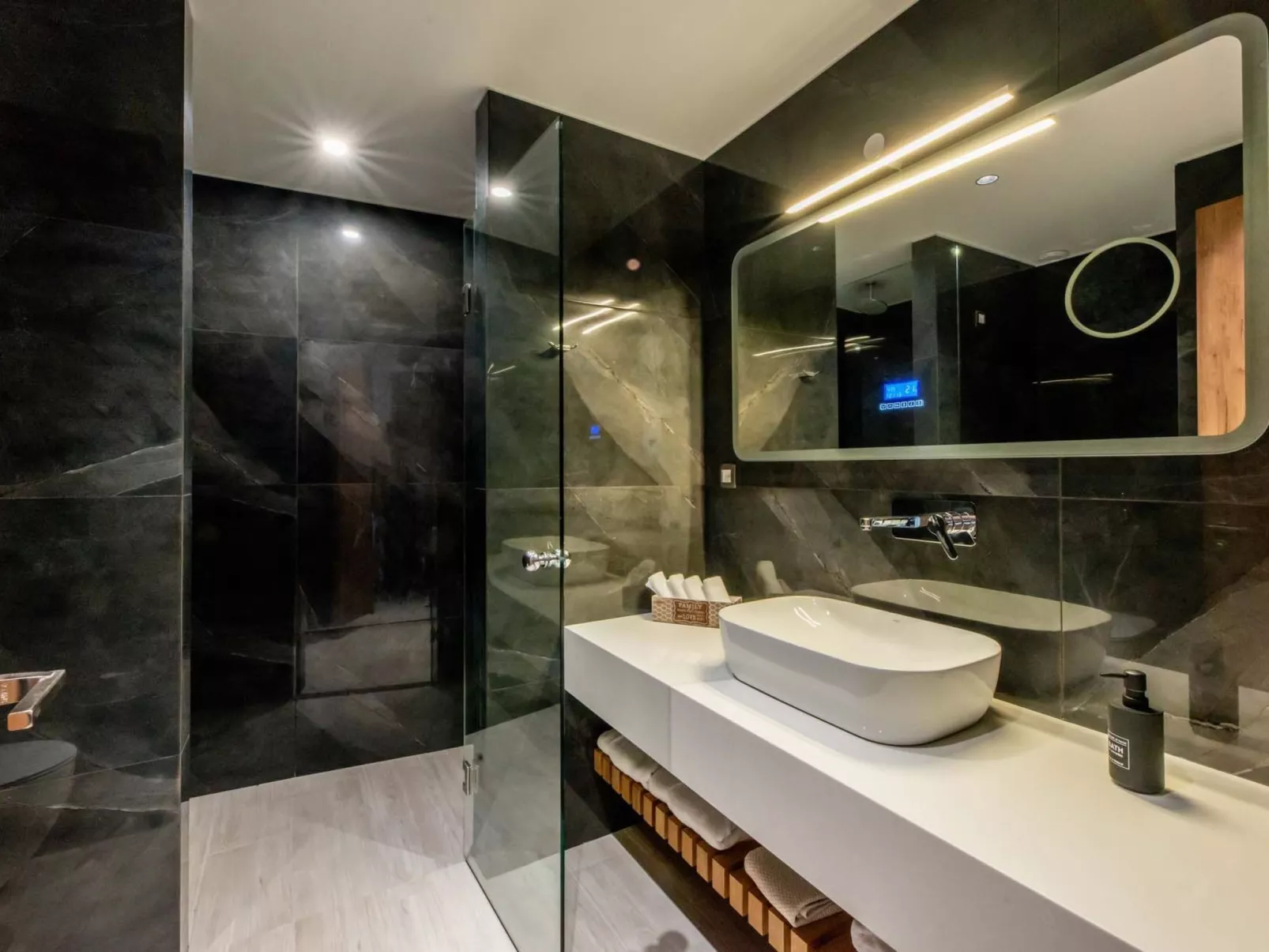 Villa Luna - 100m zum Meer und ''Free'' Beheizter Pool-Binnen