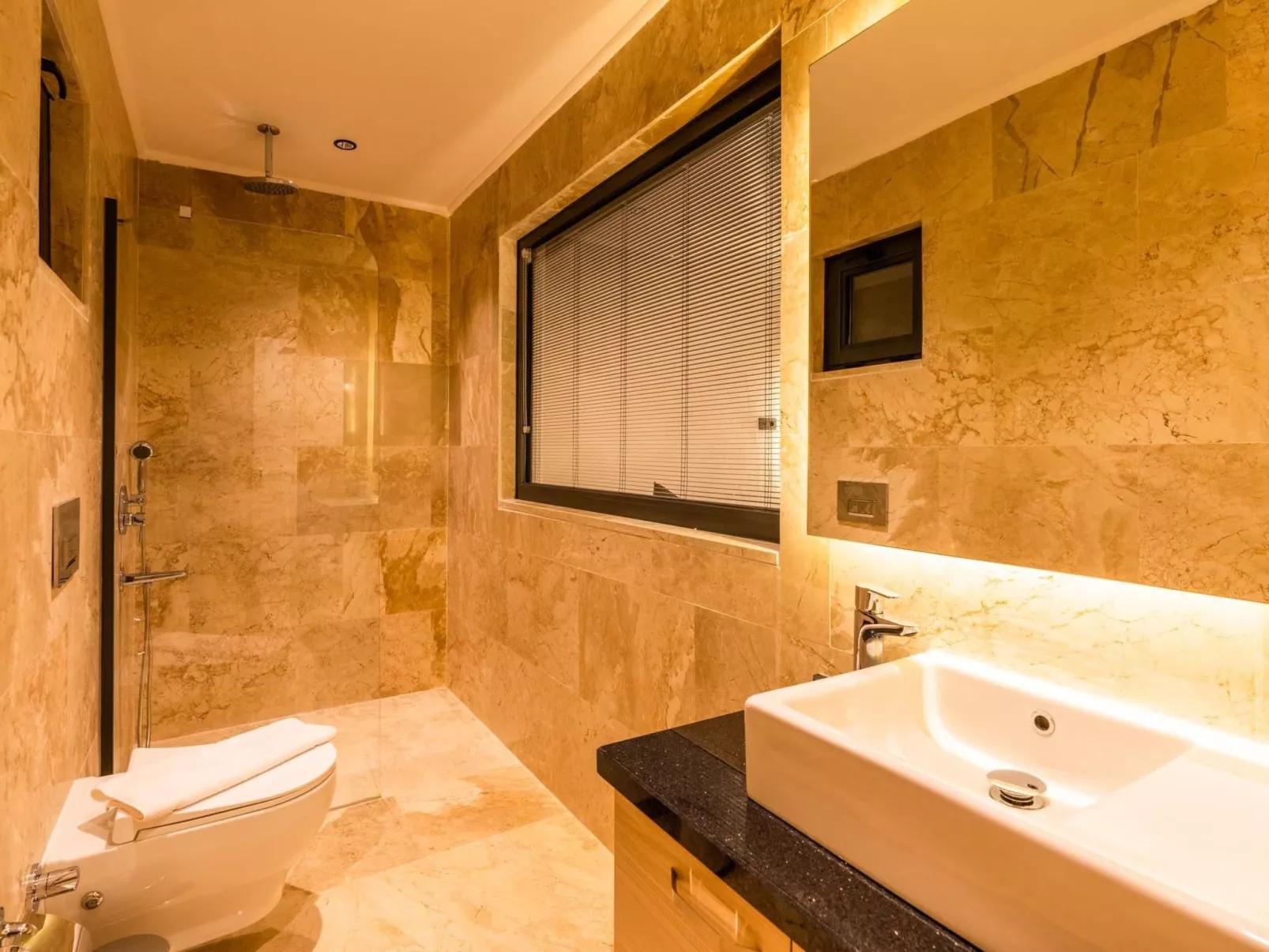 Azda-Image-tags.info