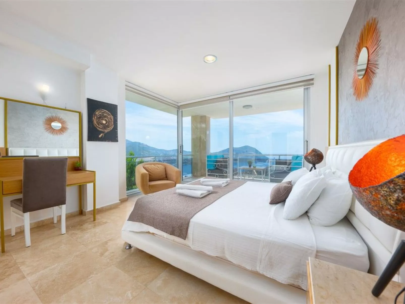 Villa Blueline mit Pool und Meerblick, im Zentrum-Binnen