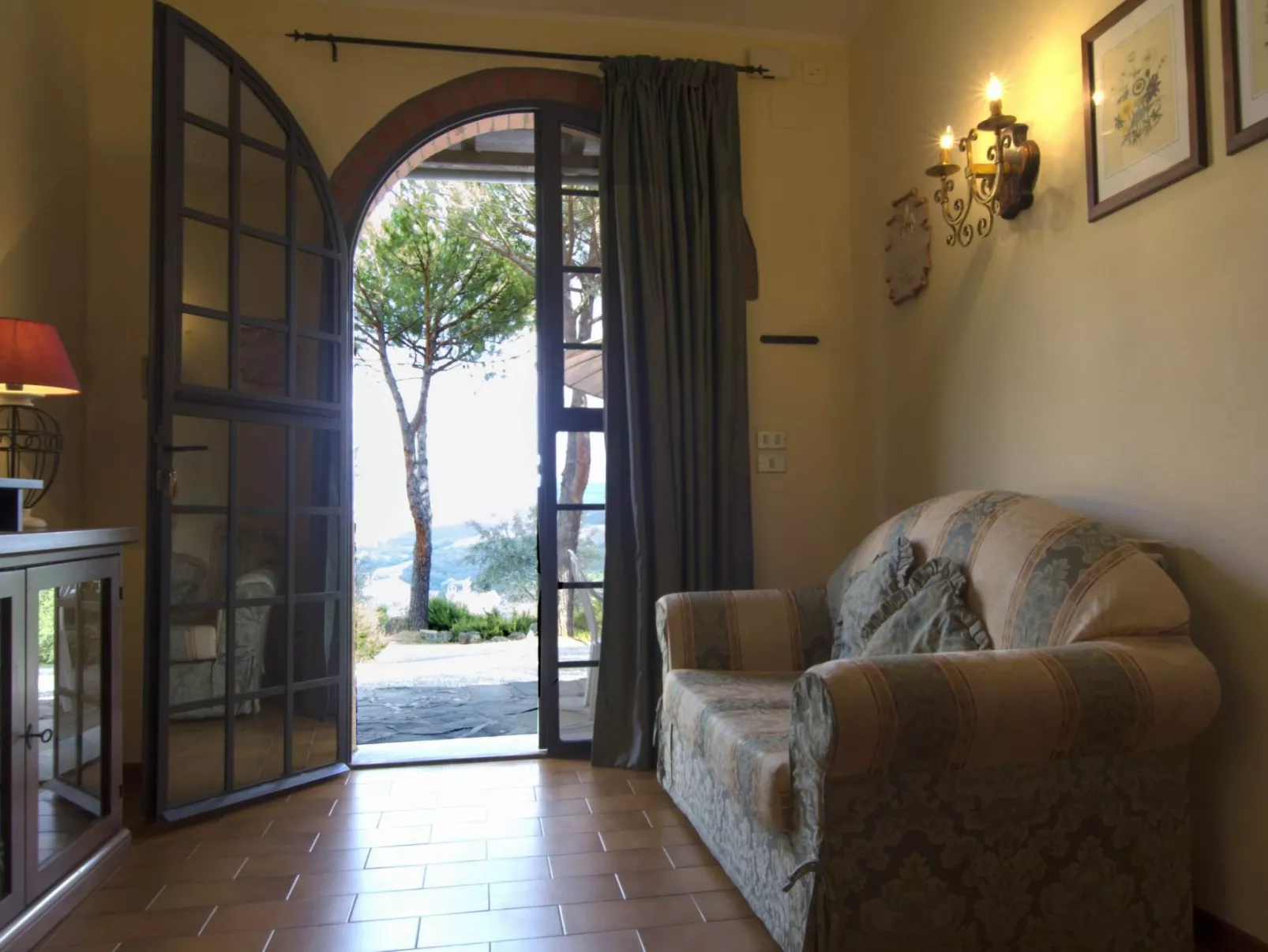 Rosa Wohnung mit Panoramablick-Binnen