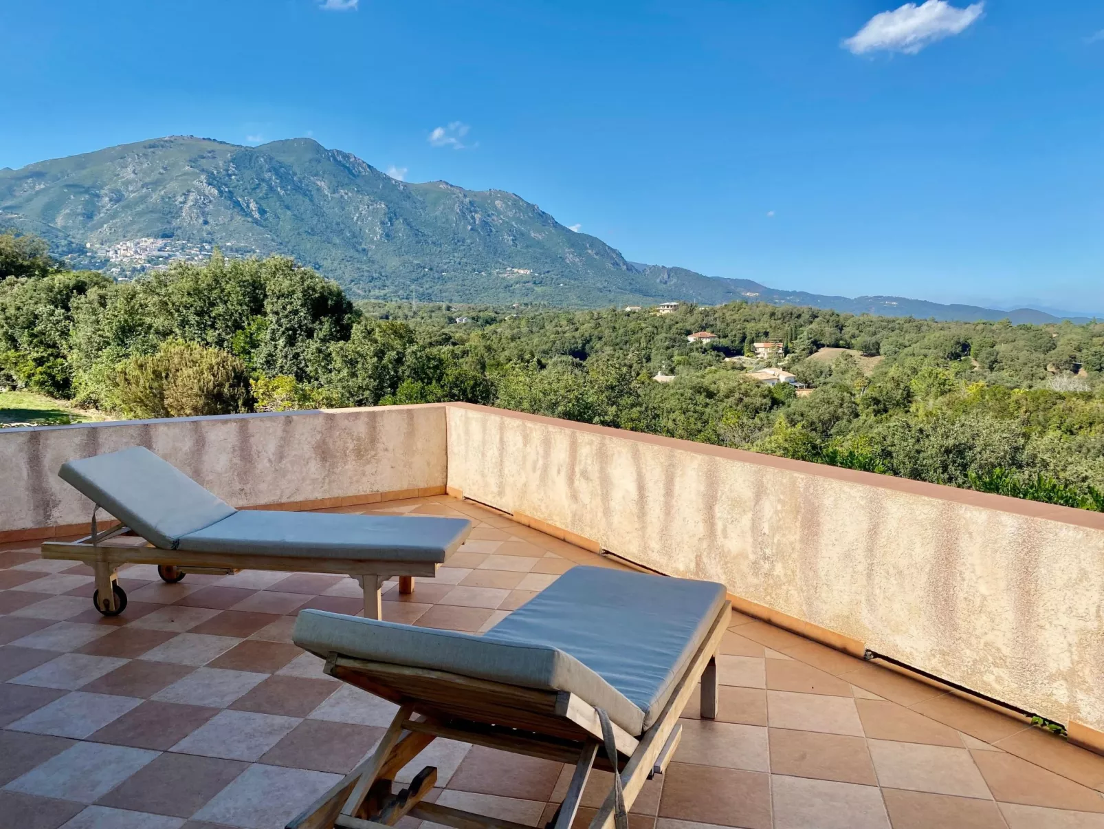 Villa mit Meerblick U Castagnu in geschützter Natur-Buiten