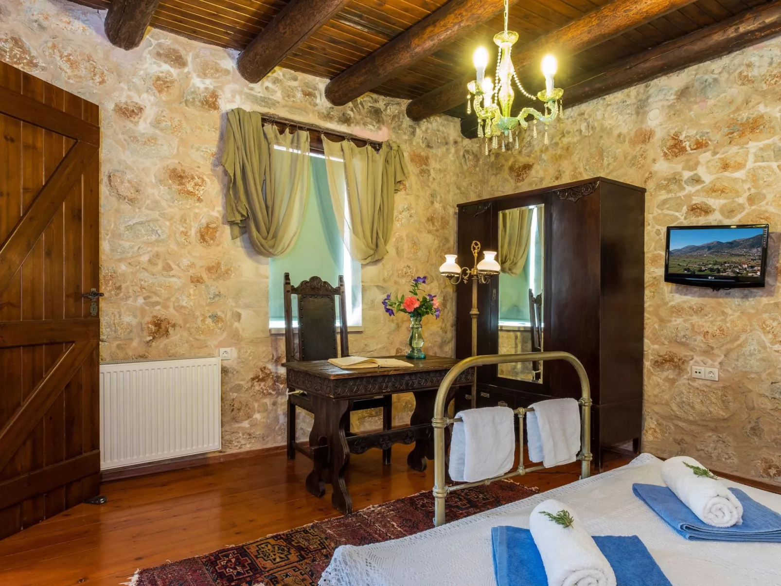 Villa aus Stein "Galatia"-Image-tags.info