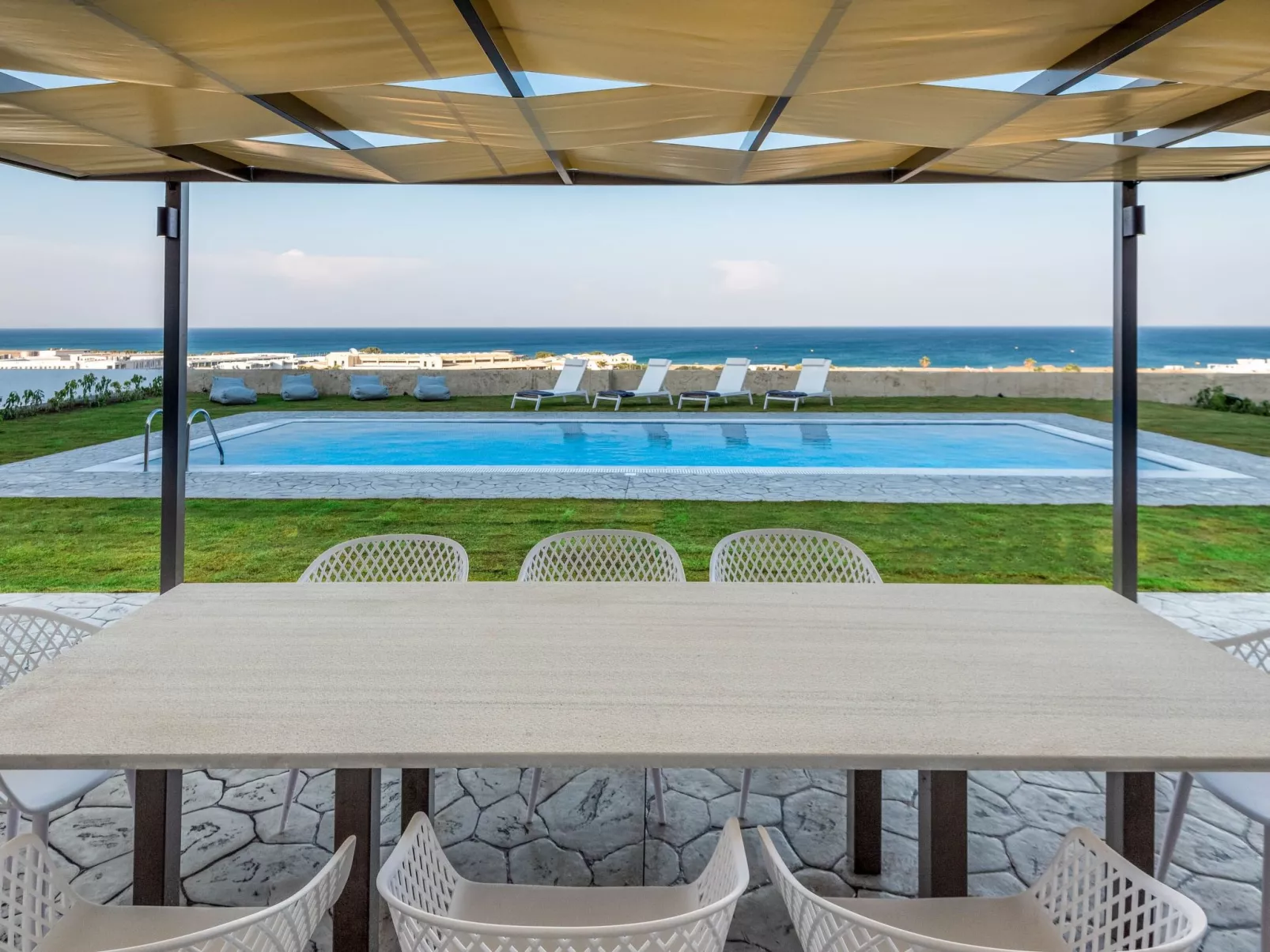 Schönes Ferienhaus in Afantou mit privatem Pool