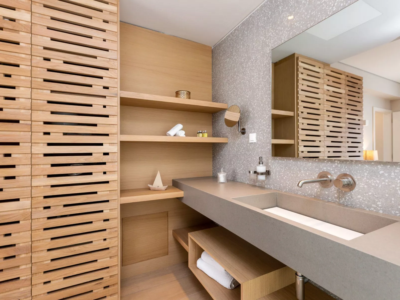 Villa mit beheiztem Pool in der Nähe von Strand und Geschäften-Image-tags.info