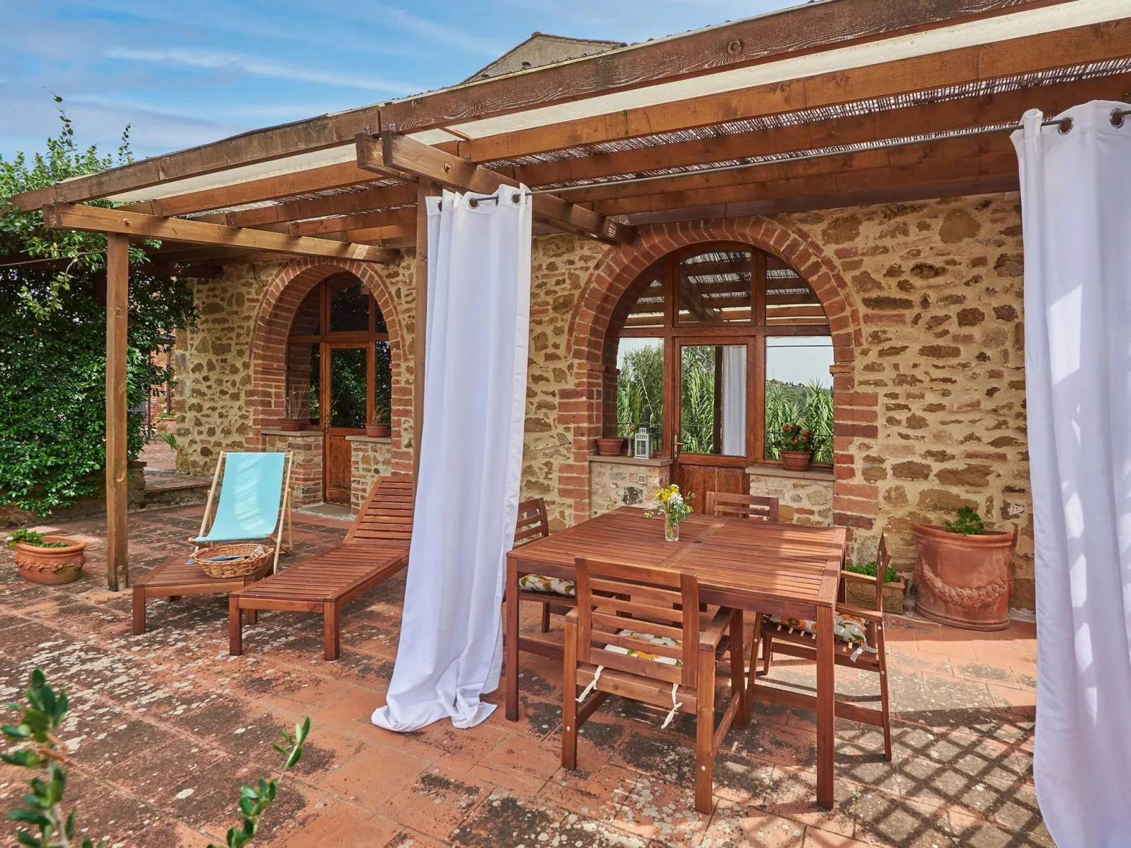 "Dalia castellett-Buiten