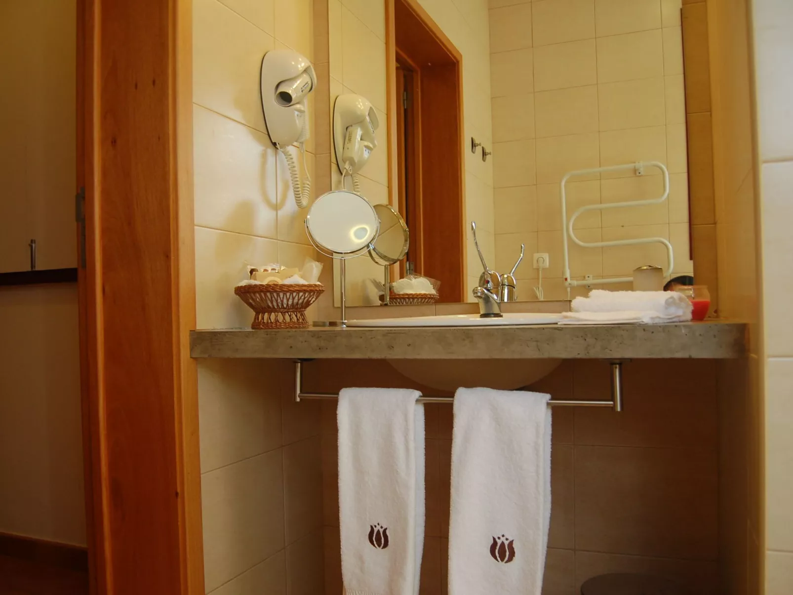 Casa da Fonte - Historisches Steinhaus auf den Azoren-Binnen