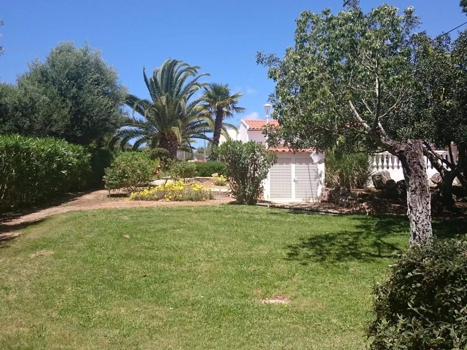 Mit Terrasse und Gemeinschaftspool-Buiten