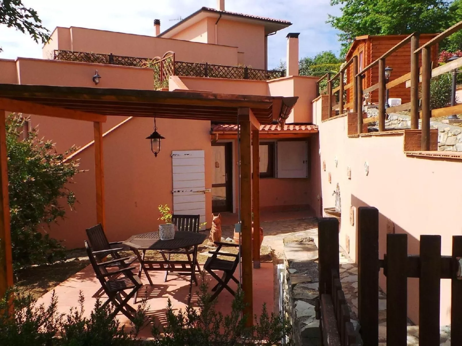 Komfortable und entspannende Wohnung-Buiten