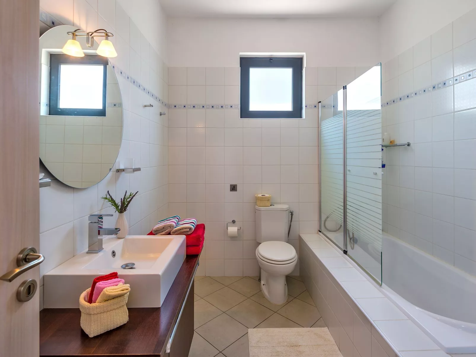 Villa mit Pool für bis zu 8 Personen. Meerblick.-Binnen