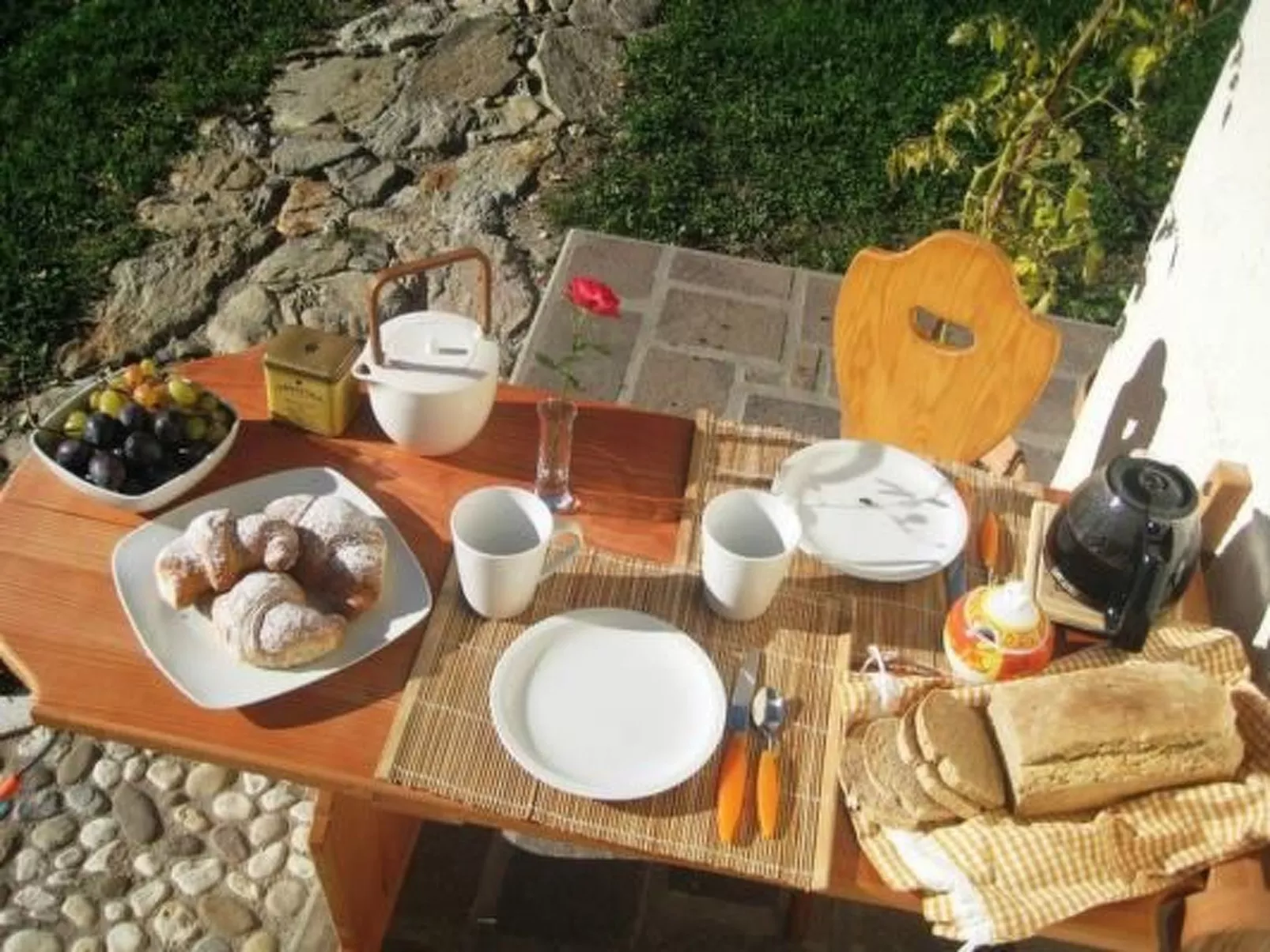 Romantisches Chalet in den Wiesen der Dolomiten-Buiten