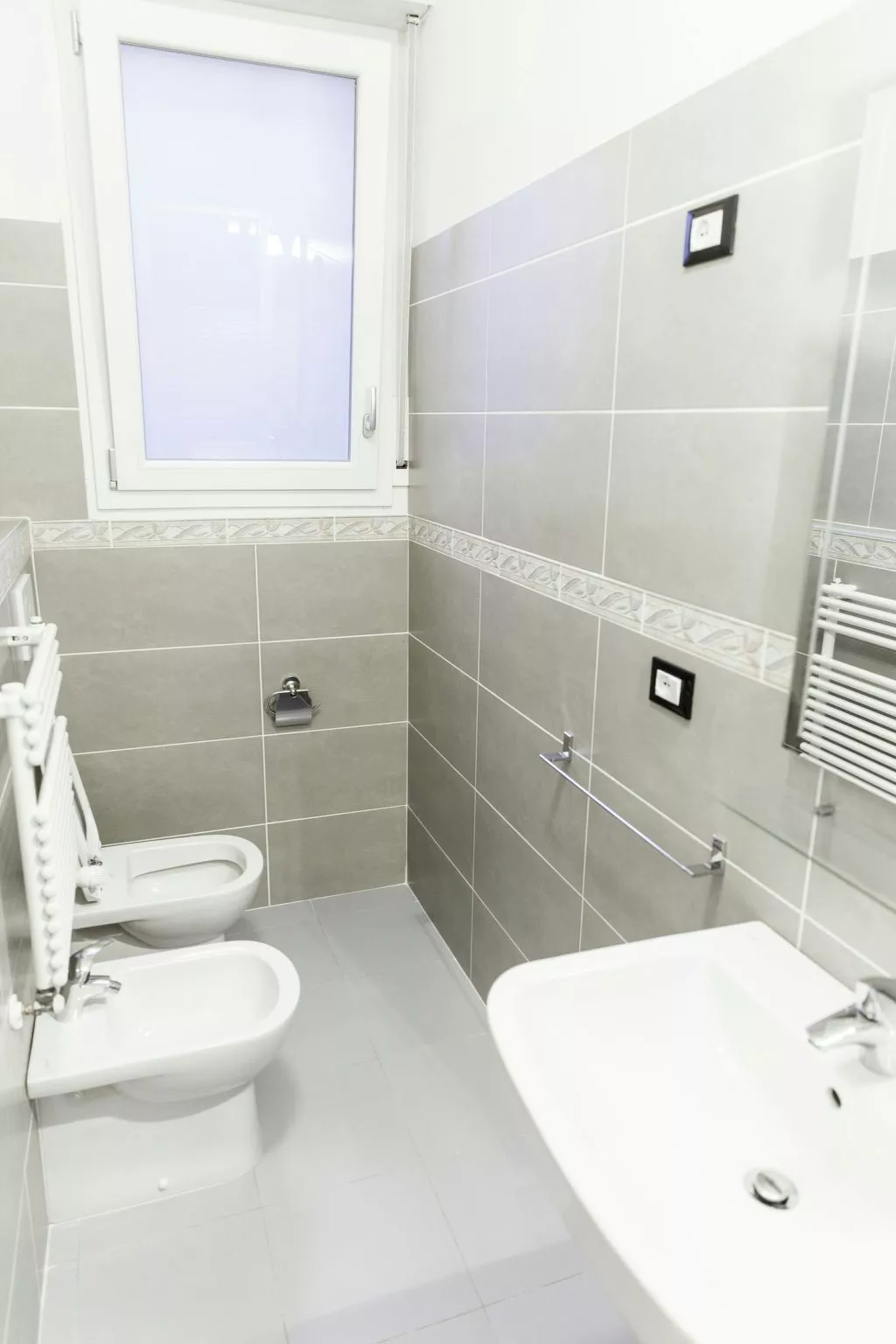 Auf dem Messegelände 14, in der Nähe des Zentrums und gegenüber dem Messegeländ-Binnen