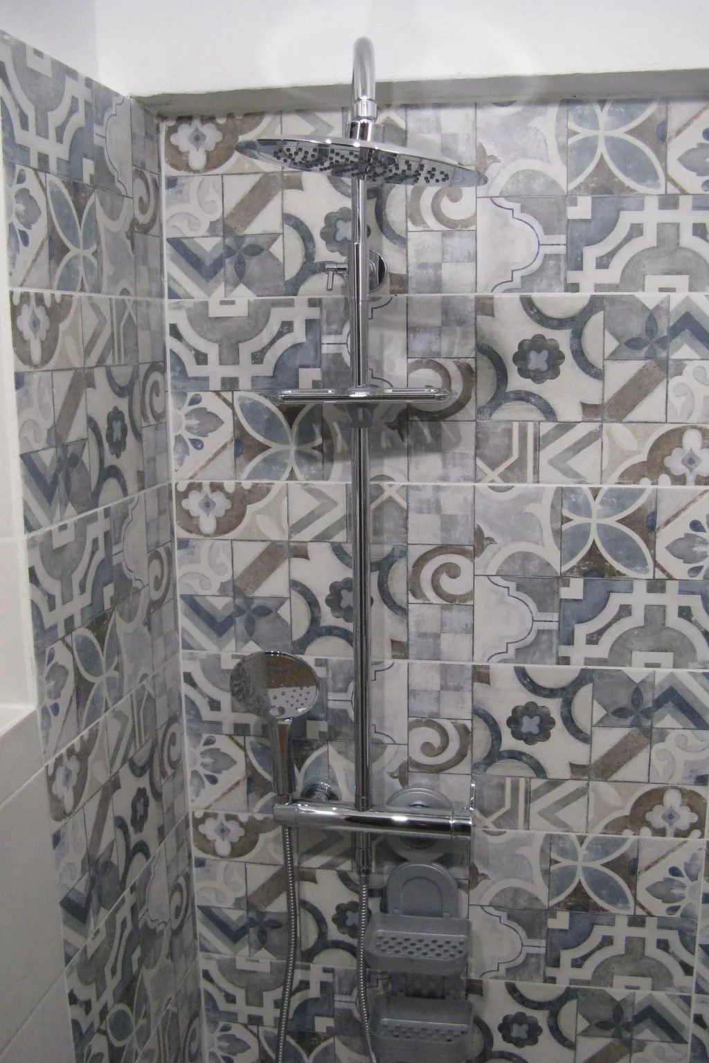 Typisches Bauernhaus mit holzbefeuertem Kamin-Binnen