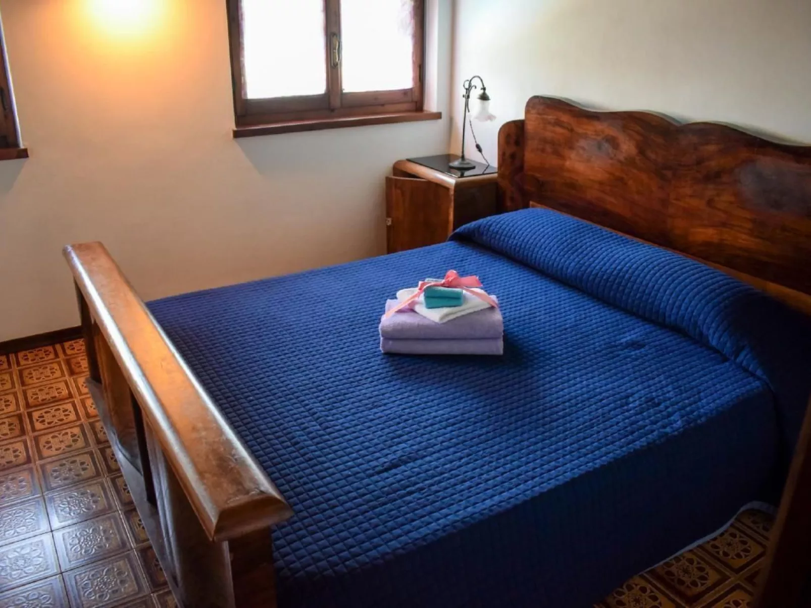 OWL Apartment - Pool - Ansichten - Kunst-Binnen