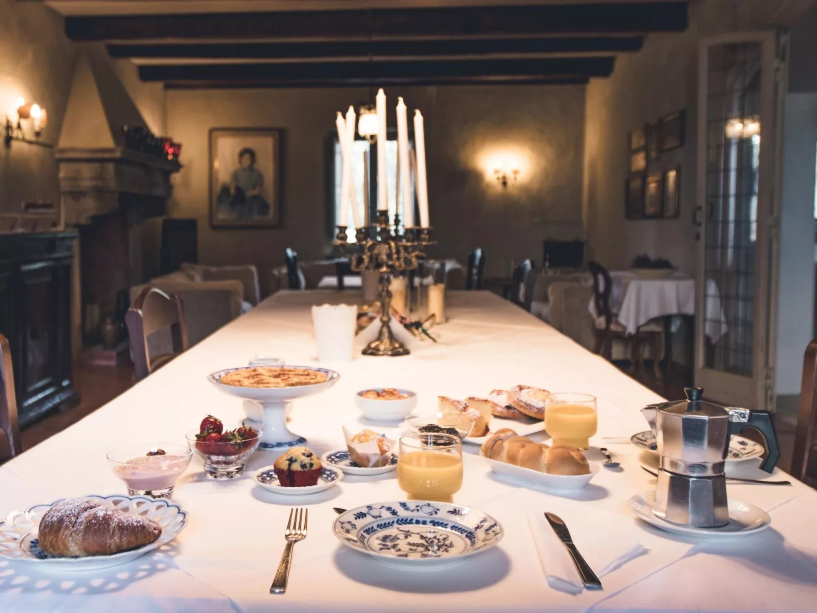 In einem Bauernhaus in den Hügeln, mit Garten und Pool-Binnen