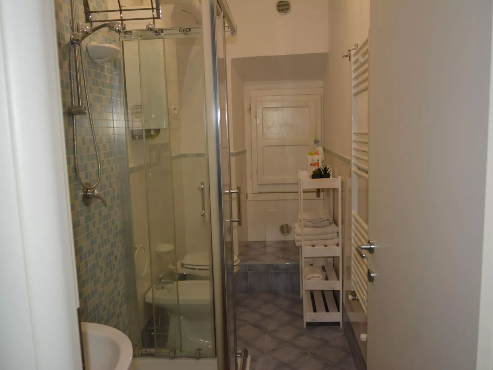 Mit Privatparkplatz-Binnen