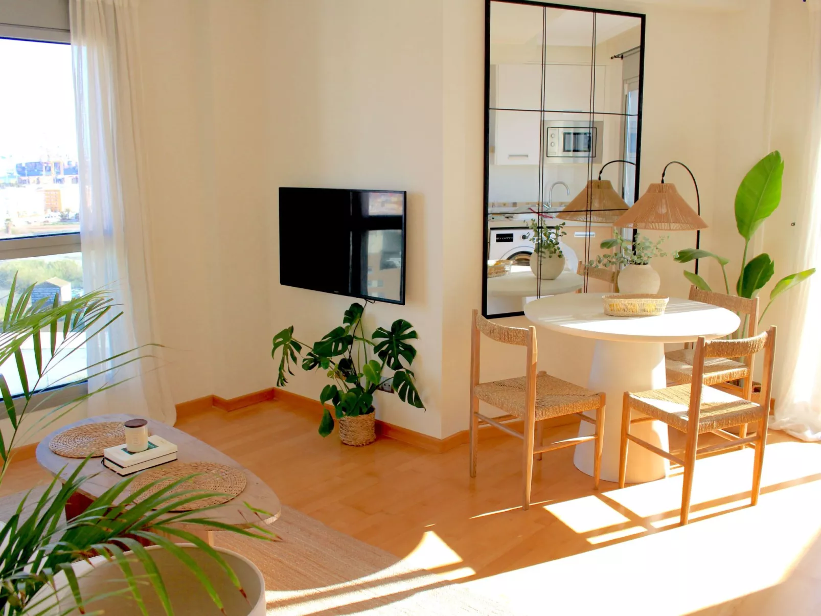 Luxuriöse Wohnung mit 1 Schlafzimmer, Balkon und Pool
