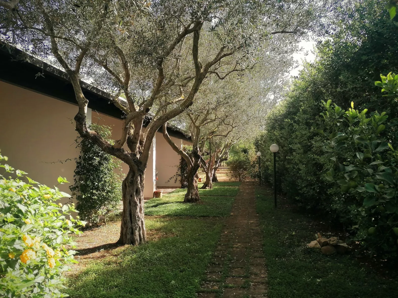 In Marsala mit Terrasse, gemeinschaftlichem Pool und Grill-Buiten