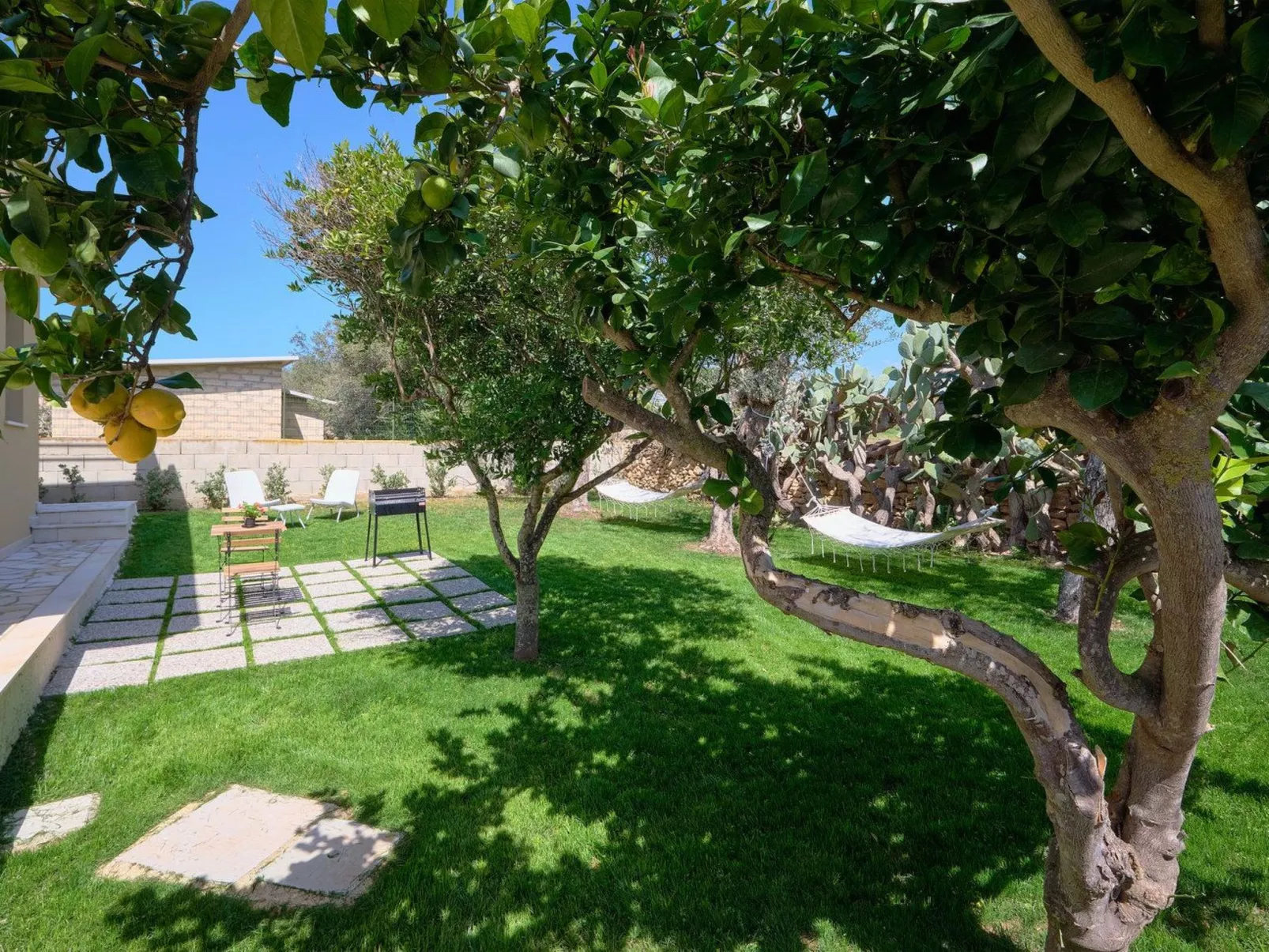 Villa Teti, mit Schwimmbad und in der Nähe des Strandes-Buiten