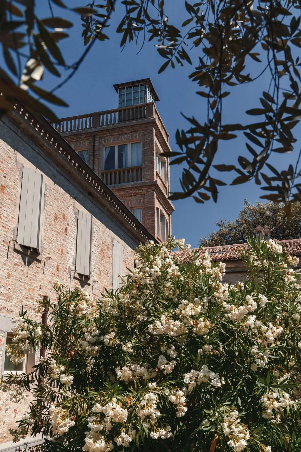 Wohnung in einem Turm mit Aussicht-Image-tags.info