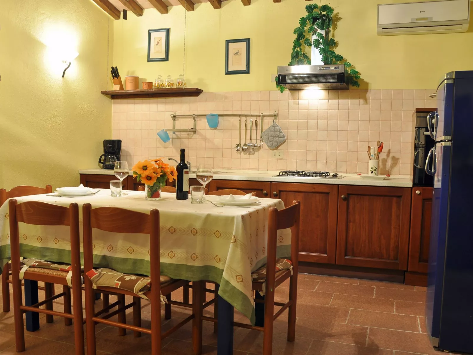 Pfirsichhaus mit Schwimmbad, Jacuzzi und privatem Garten