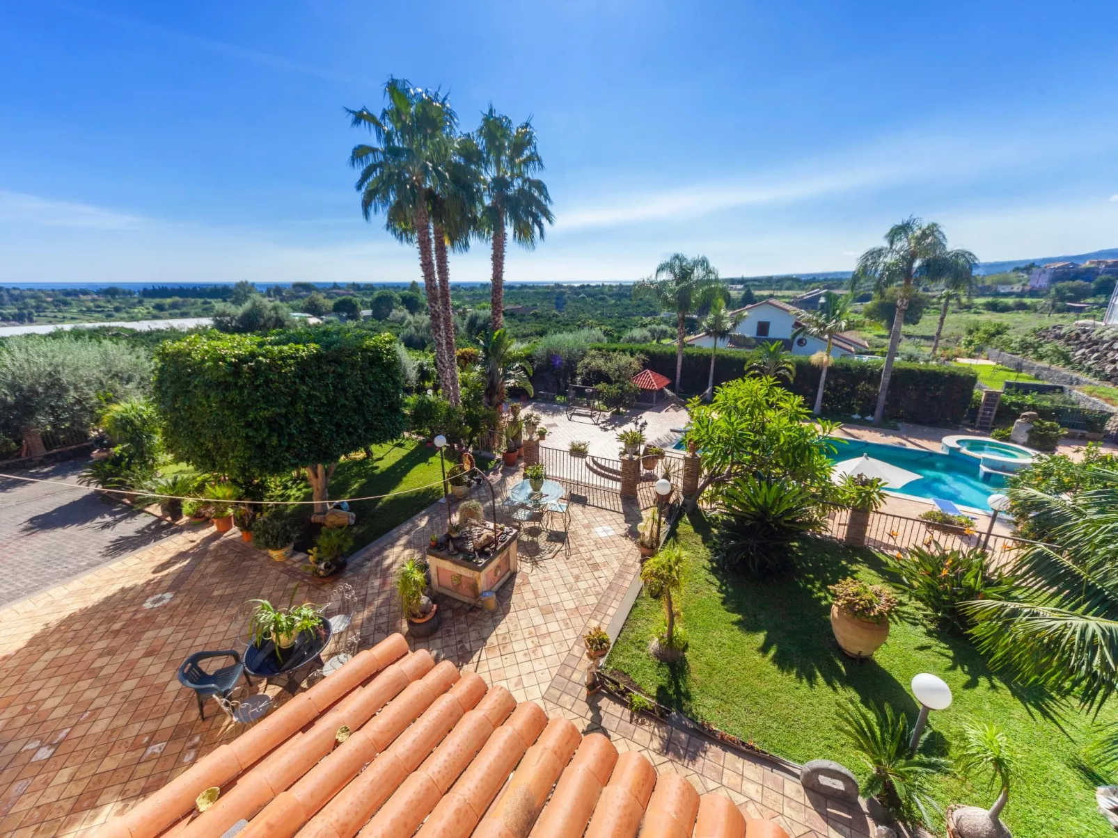 Für 10 Personen in Fiuefreddo di Sicilia, Sizilien (Ostküste von Sizilien)-Image-tags.info