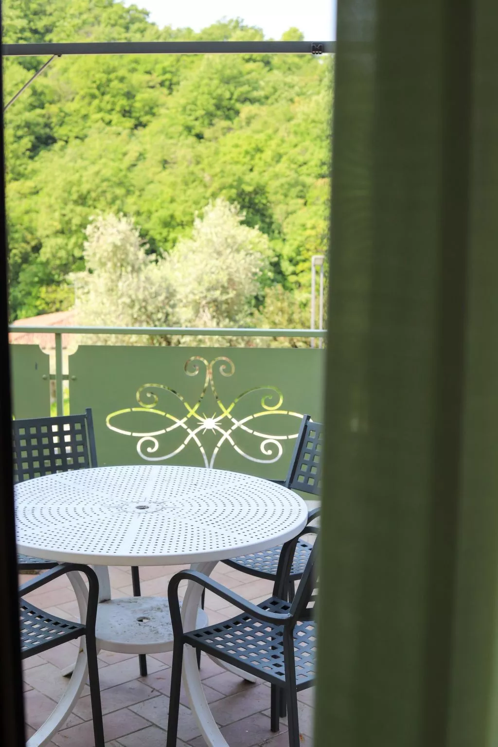 Helle Wohnung in den Hügeln des Gardasees-Buiten