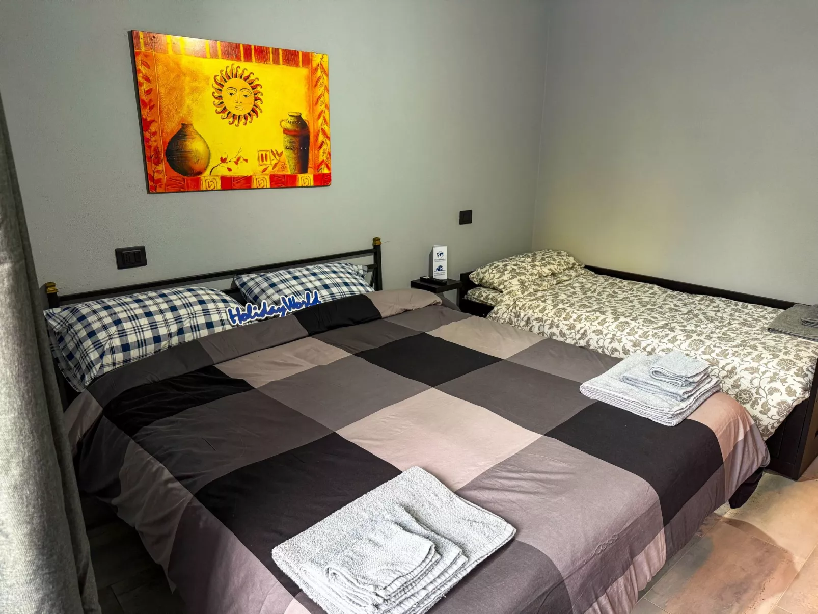 Neue moderne Seeüberdachung von Holiday World-Binnen