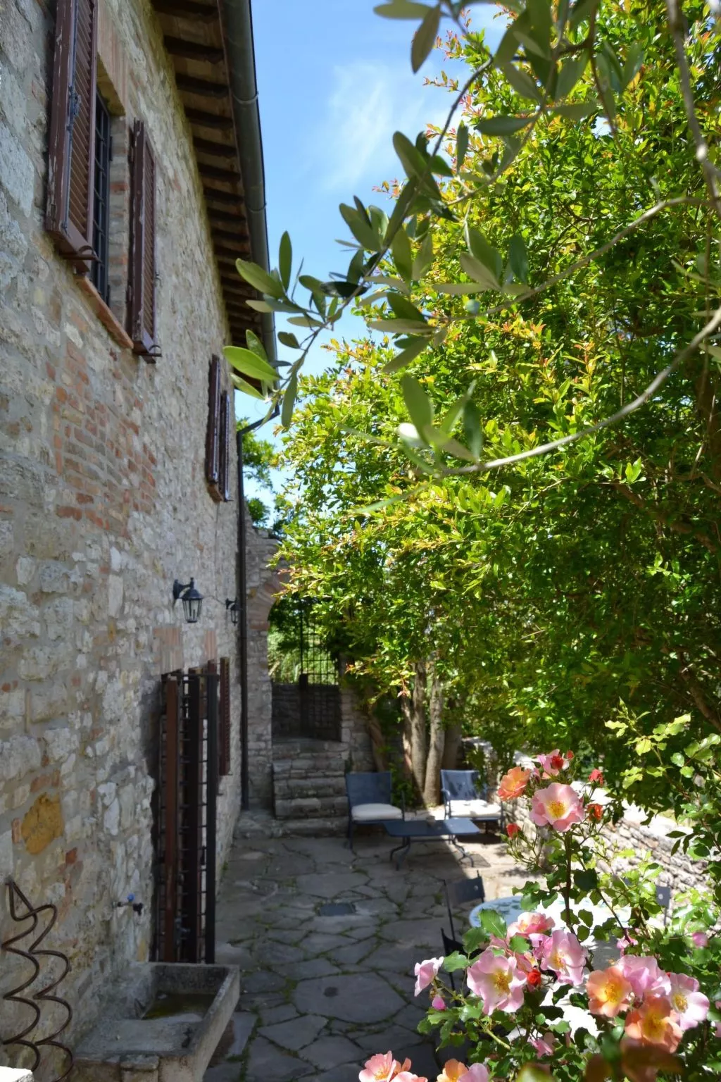 Altes Steinhaus mit Garten-Image-tags.info