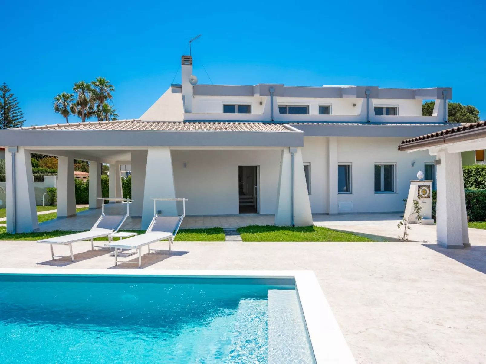 Für 10 Personen an der Küste Siziliens-Buiten