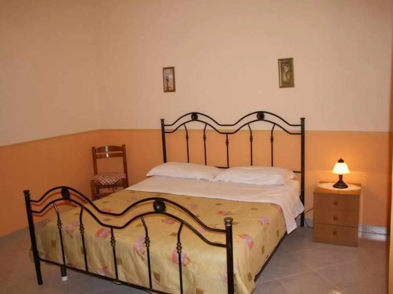 Wohnung in Balestrate mit kostenlosem Parkplatz-Binnen