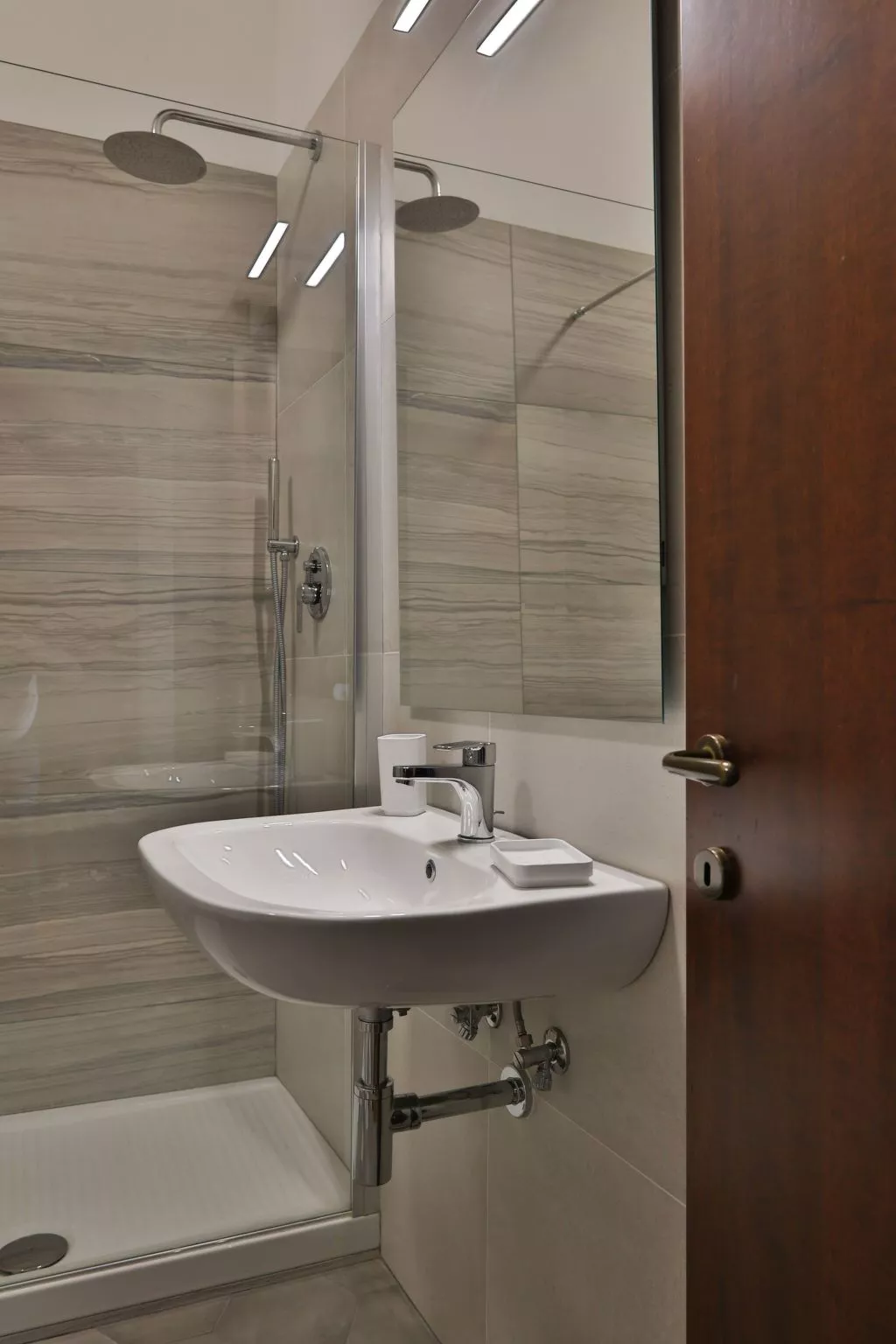 Große Wohnung mit 3 Schlafzimmern und 4 Bädern-Binnen